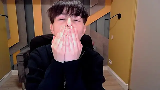 Snapshot of EmiliaYours chatting on March 3, 4:24 pm EmiliaYours online show from March 3, 4:24 pm