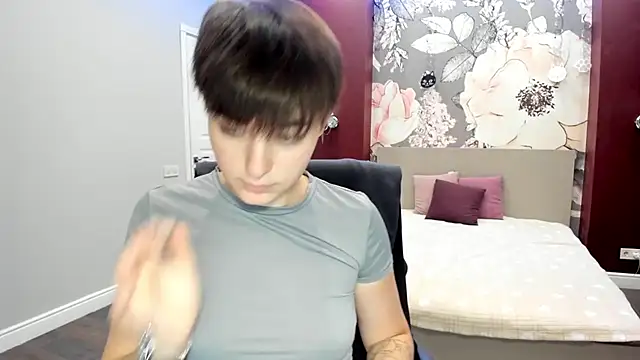 Snapshot of EmiliaYours chatting on September 12, 3:23 pm EmiliaYours online show from September 12, 3:23 pm