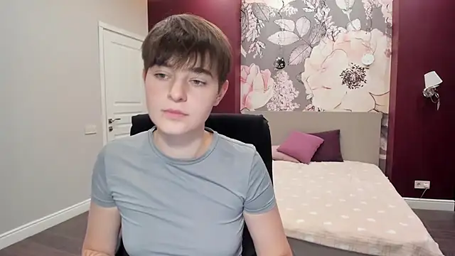 Snapshot of EmiliaYours chatting on September 19, 3:13 pm EmiliaYours online show from September 19, 3:13 pm