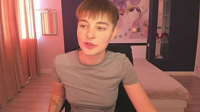 Snapshot of EmiliaYours chatting on October 3, 1:30 pm EmiliaYours online show from October 3, 1:30 pm