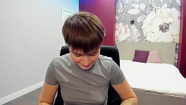 Snapshot of EmiliaYours chatting on October 10, 1:54 pm EmiliaYours online show from October 10, 1:54 pm