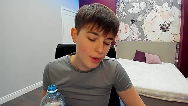 Snapshot of EmiliaYours chatting on October 11, 1:42 pm EmiliaYours online show from October 11, 1:42 pm