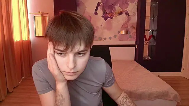 Snapshot of EmiliaYours chatting on October 12, 1:21 pm EmiliaYours online show from October 12, 1:21 pm