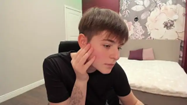 Snapshot of EmiliaYours chatting on October 18, 1:34 pm EmiliaYours online show from October 18, 1:34 pm