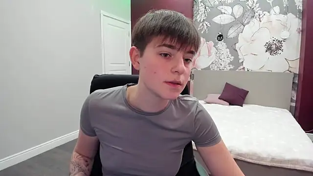 Snapshot of EmiliaYours chatting on October 21, 2:07 pm EmiliaYours online show from October 21, 2:07 pm