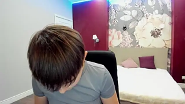 Snapshot of EmiliaYours chatting on October 24, 1:40 pm EmiliaYours online show from October 24, 1:40 pm