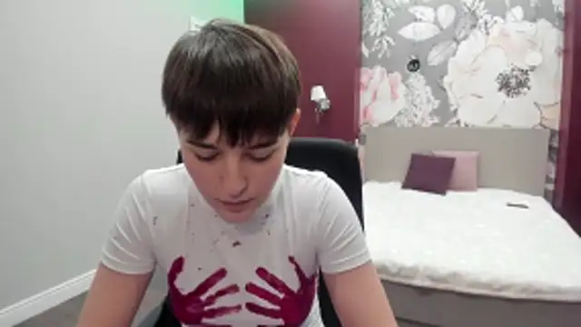 Snapshot of EmiliaYours chatting on November 4, 4:17 pm EmiliaYours online show from November 4, 4:17 pm