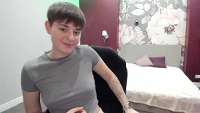 Snapshot of EmiliaYours chatting on November 8, 2:28 pm EmiliaYours online show from November 8, 2:28 pm