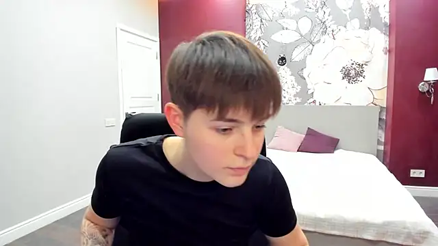 EmiliaYours online show from February 9, 6:23 pm