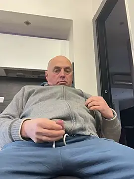 Snapshot of pantomax chatting on February 18, 1:44 pm pantomax online show from February 18, 1:44 pm