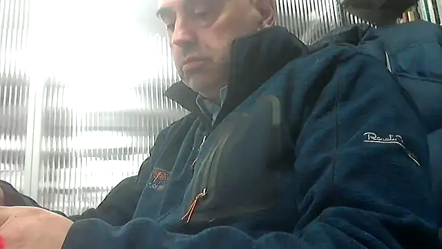 Snapshot of pantomax chatting on December 17, 1:44 am pantomax online show from December 17, 1:44 am