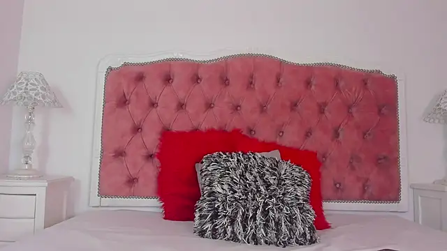 Snapshot of amberlitle chatting on October 4, 12:47 pm amberlitle online show from October 4, 12:47 pm