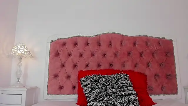 Snapshot of amberlitle chatting on October 13, 1:44 pm amberlitle online show from October 13, 1:44 pm