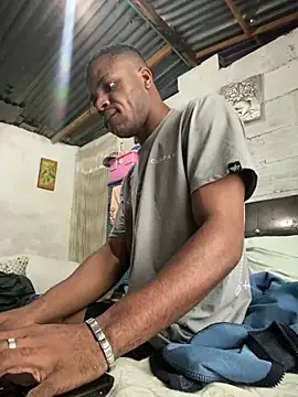 ElNegroRony online show from December 31, 2:36 pm