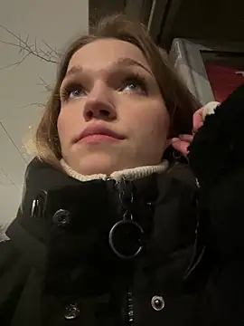 Snapshot of KitteCat chatting on December 14, 5:58 pm KitteCat online show from December 14, 5:58 pm