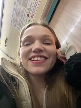 Snapshot of KitteCat chatting on December 14, 9:02 pm KitteCat online show from December 14, 9:02 pm