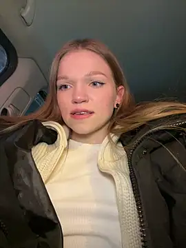 Snapshot of KitteCat chatting on December 18, 7:08 pm KitteCat online show from December 18, 7:08 pm