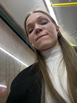 Snapshot of KitteCat chatting on December 21, 1:53 pm KitteCat online show from December 21, 1:53 pm