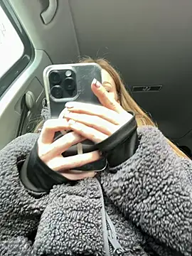 Snapshot of KitteCat chatting on February 15, 10:11 am KitteCat online show from February 15, 10:11 am