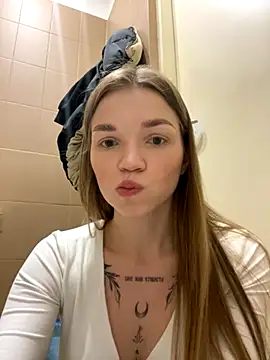 Snapshot of KitteCat chatting on October 8, 12:03 pm KitteCat online show from October 8, 12:03 pm