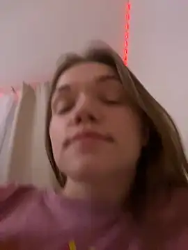 Snapshot of KitteCat chatting on October 28, 3:25 pm KitteCat online show from October 28, 3:25 pm