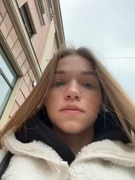 Snapshot of KitteCat chatting on November 9, 9:40 am KitteCat online show from November 9, 9:40 am