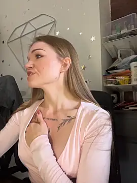 Snapshot of KitteCat chatting on November 18, 9:36 am KitteCat online show from November 18, 9:36 am