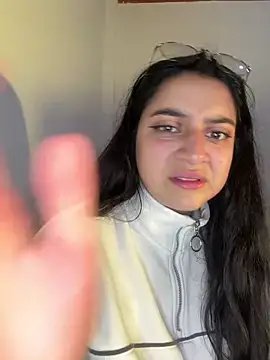 Snapshot of Cassie-millers chatting on December 5, 11:29 pm Cassie-millers online show from December 5, 11:29 pm