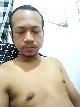 Snapshot of dark_boy28 chatting on November 7, 7:25 pm dark boy28 online show from November 7, 7:25 pm