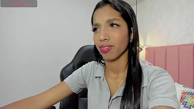 Snapshot of MAYROBERTSS chatting on January 11, 12:18 pm MAYROBERTSS online show from January 11, 12:18 pm