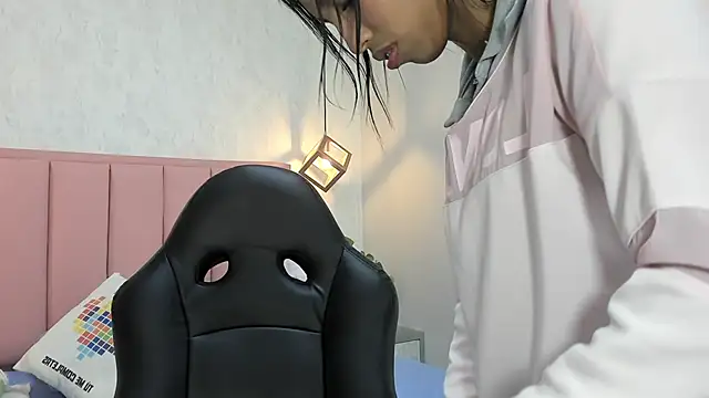 Snapshot of MAYROBERTSS chatting on January 29, 12:35 pm MAYROBERTSS online show from January 29, 12:35 pm