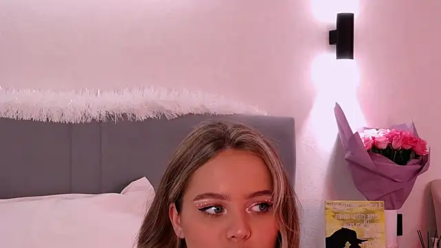 SIlviaBeyt online show from March 8, 10:45 pm