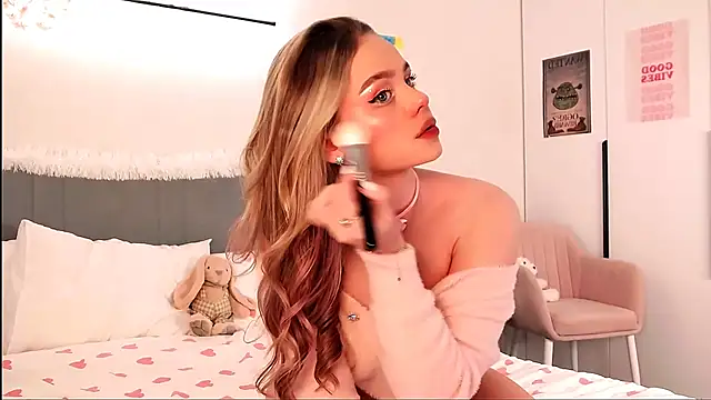 SIlviaBeyt online show from September 19, 6:30 pm