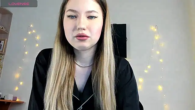 Snapshot of StefaTaylor chatting on March 7, 10:24 am StefaTaylor online show from March 7, 10:24 am