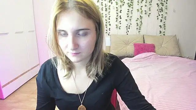 Miss Elsa  online show from October 2, 1:18 pm