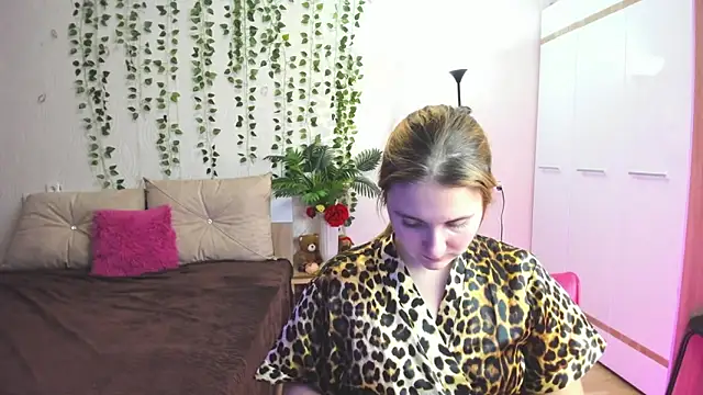 Miss Elsa  online show from December 2, 2:45 pm