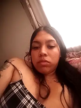 Laiia Page online show from March 27, 2:06 pm