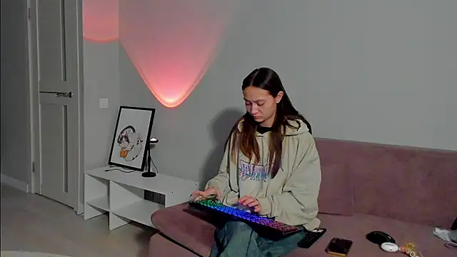 Snapshot of EllaSky_xoxo chatting on January 18, 8:20 am EllaSky xoxo online show from January 18, 8:20 am