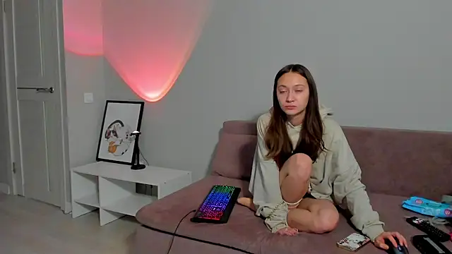 Snapshot of EllaSky_xoxo chatting on January 20, 12:36 am EllaSky xoxo online show from January 20, 12:36 am