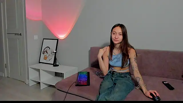 Snapshot of EllaSky_xoxo chatting on January 20, 3:37 am EllaSky xoxo online show from January 20, 3:37 am