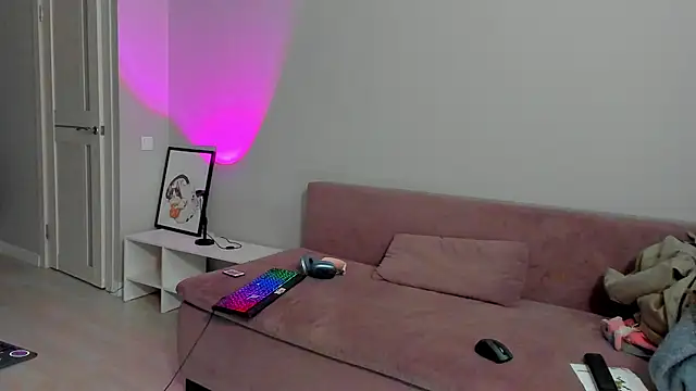 Snapshot of EllaSky_xoxo chatting on January 31, 8:22 am EllaSky xoxo online show from January 31, 8:22 am