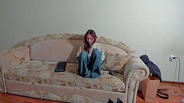 Snapshot of EllaSky_xoxo chatting on March 20, 5:46 am EllaSky xoxo online show from March 20, 5:46 am