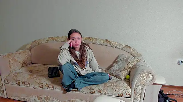 Snapshot of EllaSky_xoxo chatting on March 21, 4:17 am EllaSky xoxo online show from March 21, 4:17 am