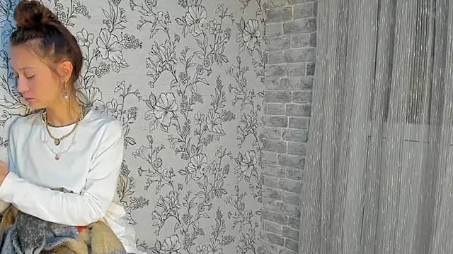 Snapshot of EllaSky_xoxo chatting on October 31, 9:38 pm EllaSky xoxo online show from October 31, 9:38 pm