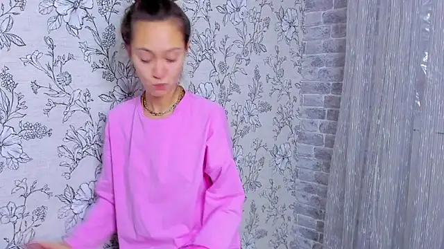 Snapshot of EllaSky_xoxo chatting on November 12, 2:56 am EllaSky xoxo online show from November 12, 2:56 am