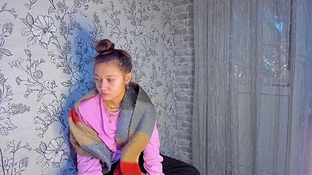 Snapshot of EllaSky_xoxo chatting on November 16, 11:43 pm EllaSky xoxo online show from November 16, 11:43 pm