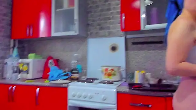 Snapshot of EllaSky_xoxo chatting on November 28, 12:24 am EllaSky xoxo online show from November 28, 12:24 am