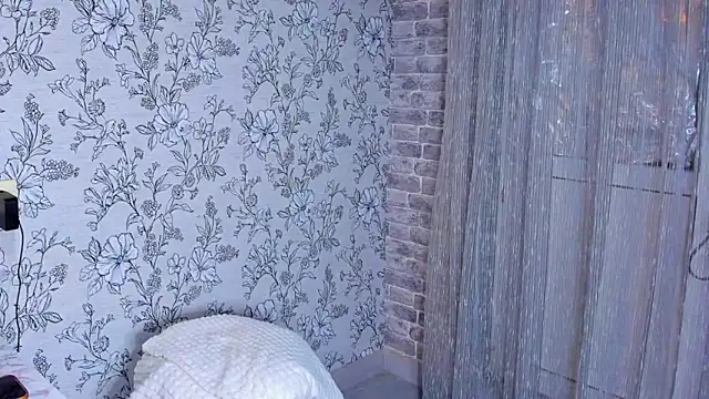 Snapshot of EllaSky_xoxo chatting on November 29, 7:50 pm EllaSky xoxo online show from November 29, 7:50 pm