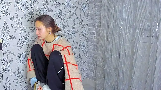 Snapshot of EllaSky_xoxo chatting on December 1, 12:48 am EllaSky xoxo online show from December 1, 12:48 am