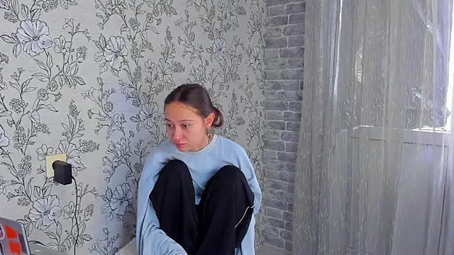 Snapshot of EllaSky_xoxo chatting on December 14, 8:30 am EllaSky xoxo online show from December 14, 8:30 am